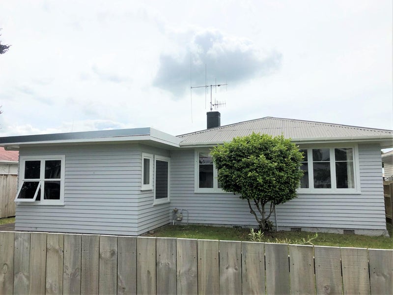 5 Long Melford Road, Awapuni, Palmerston North - Carousel 1