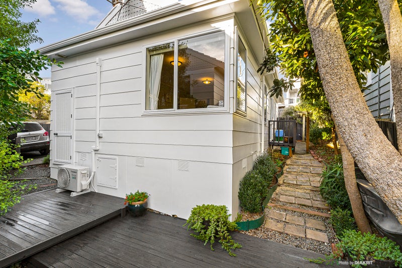 5I Duke Street, Mount Victoria, Wellington - Carousel 2