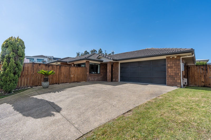 25 The Dales, Dinsdale, Hamilton - Carousel 1