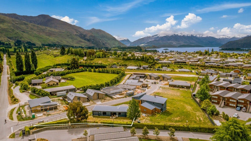 2 Cleland Close, WANAKA - Carousel 2