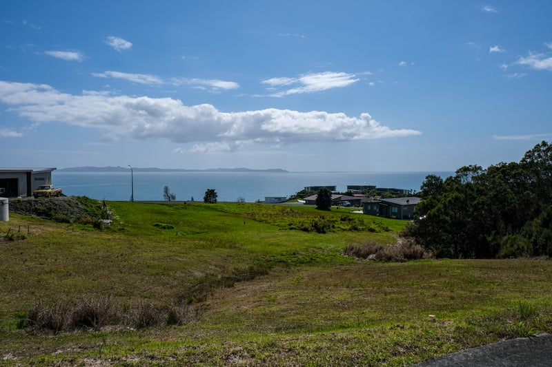 7 Sunrise Place, Cable Bay - Carousel 1