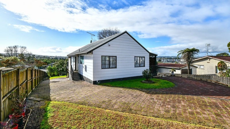 34 McQuarrie Avenue, Wattle Downs, Auckland - Carousel 1