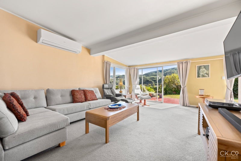 7 Manor Drive, Stokes Valley, Lower Hutt - Carousel 2