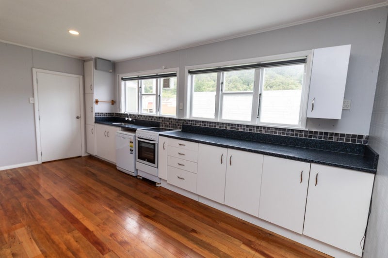 2/11 Eldon Grove, Taita, Lower Hutt - Carousel 2