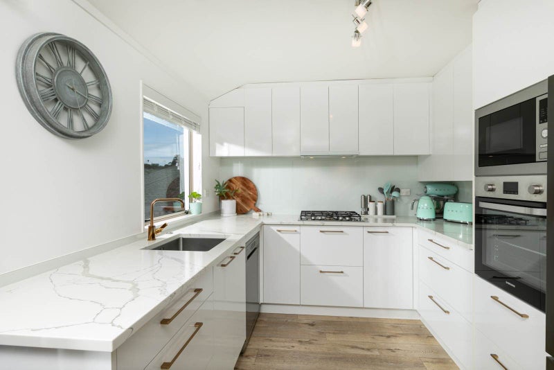 16 Breenagh Place, Massey, Auckland - Carousel 2