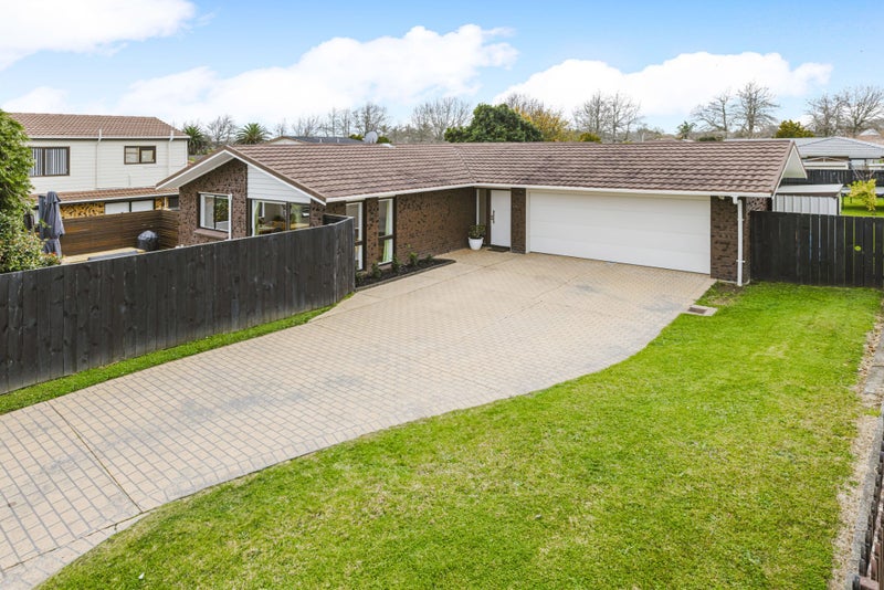 9 Elrita Place, Conifer Grove, Takanini - Carousel 1