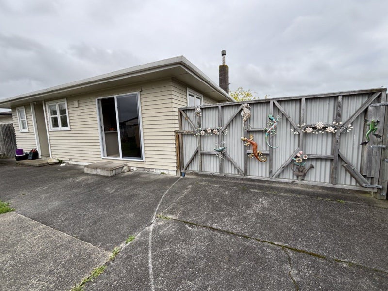 8 Stephens Crescent, Highbury, Palmerston North - Carousel 12