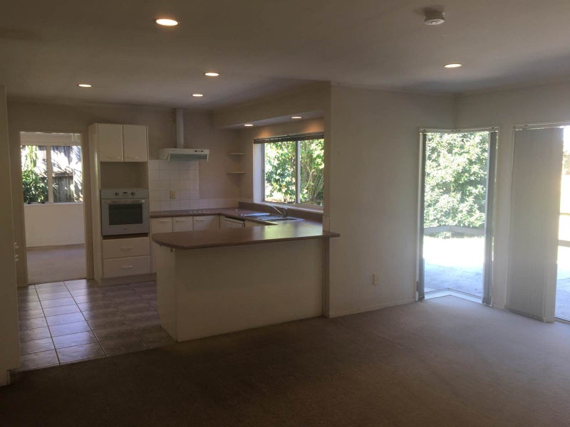 26 Ambleside Drive, Northpark, Auckland - Carousel 2