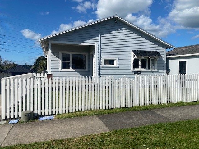 373 Carrington Street, Upper Vogeltown, New Plymouth - Carousel 2