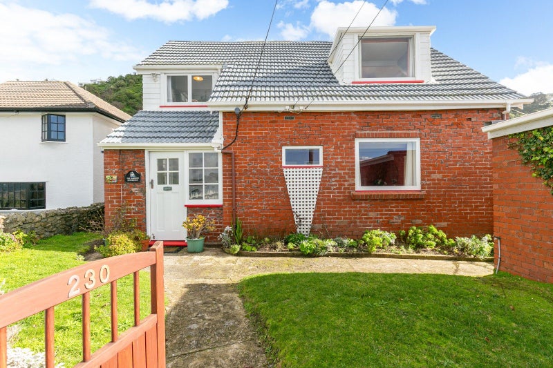 230 Queens Drive, Lyall Bay, Wellington - Carousel 1