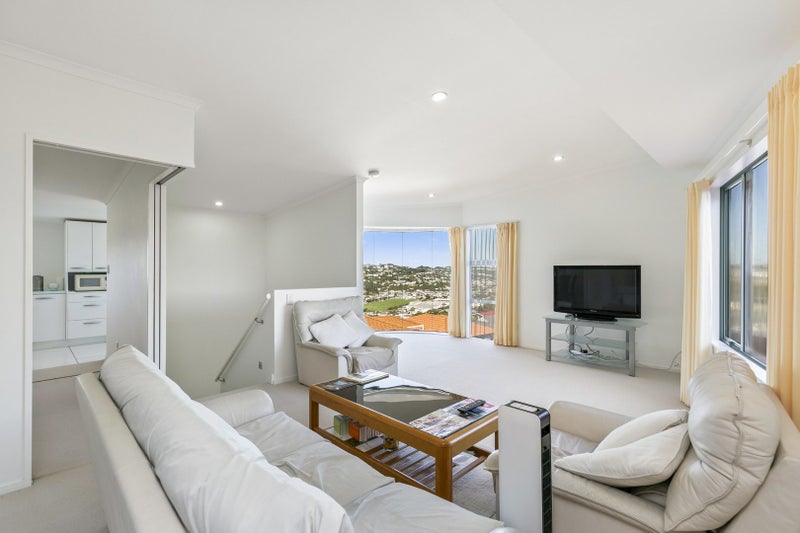 14A Arahanga Grove, Maupuia, Wellington - Carousel 1