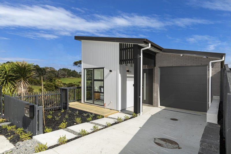 36 Taiororua Avenue, Massey, Auckland - Carousel 1