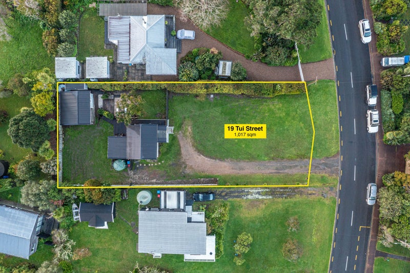 19 Tui Street, Oneroa, Waiheke Island - Carousel 2