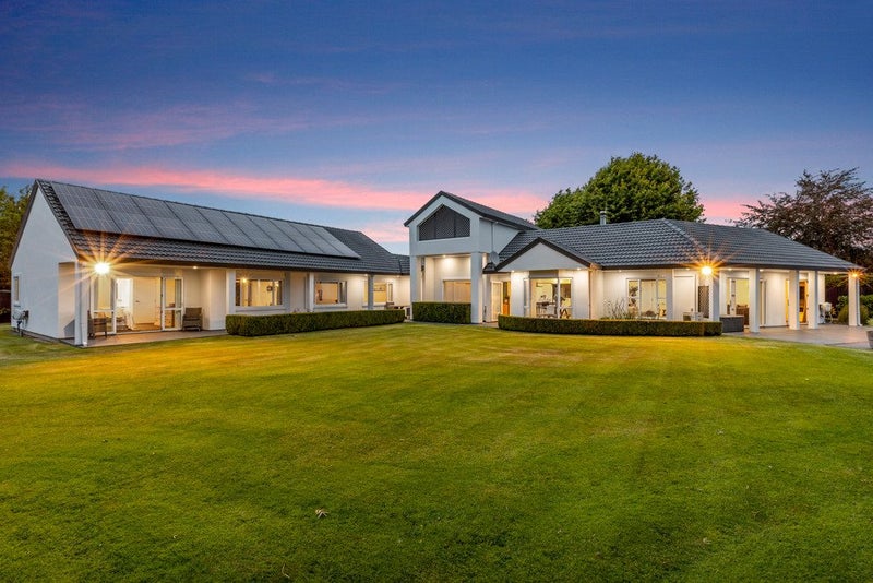 52 Regent'S Park Drive, CASEBROOK, CHRISTCHURCH - Carousel 1