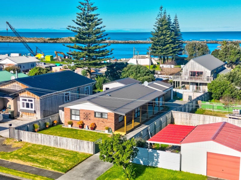 11A Ashton Terrace, Castlecliff, Whanganui - Carousel 1