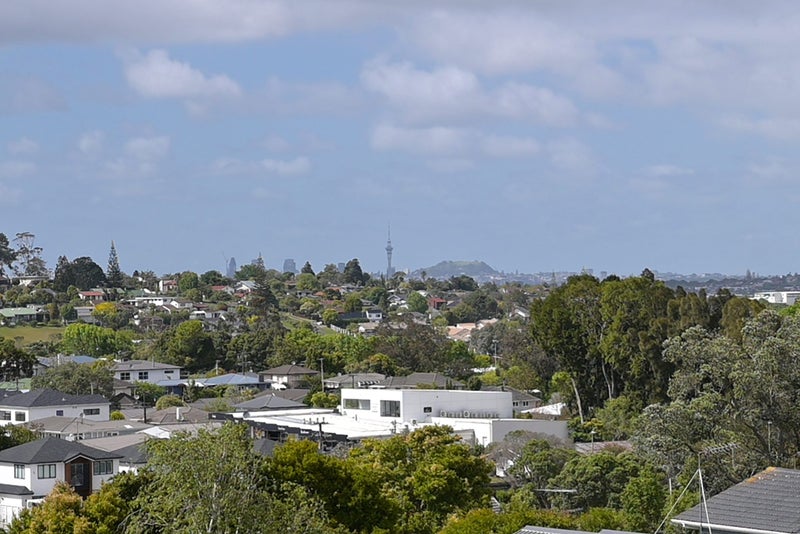 1A Erica Road, Sunnynook, Auckland - Carousel 1