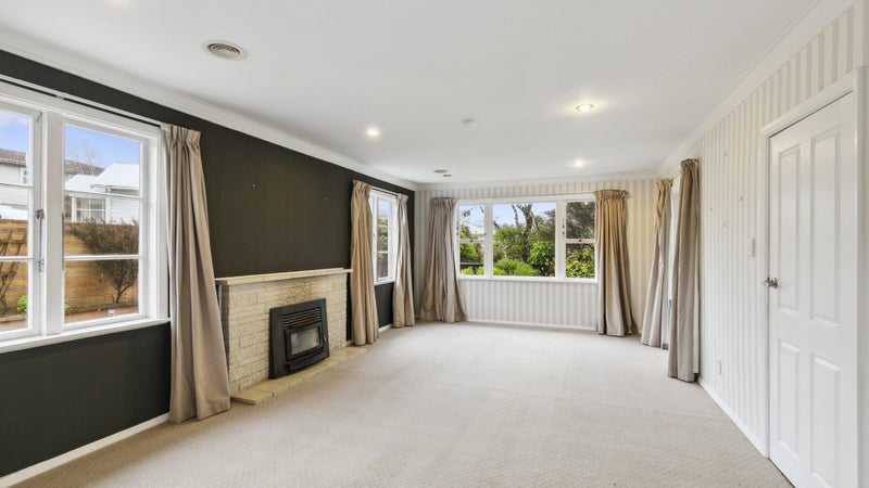 54 Collins Avenue, Tawa, Wellington - Carousel 2