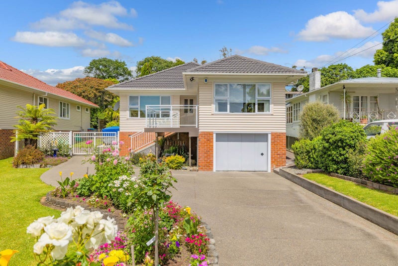 73 Olsen Avenue, Hillsborough, Auckland - Carousel 1