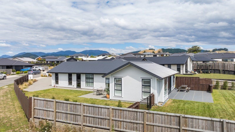 67 Katania Heights, Brightwater - Carousel 25