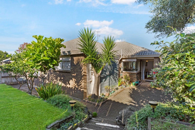 3/18 Hayr Road, Three Kings, Auckland - Carousel 2