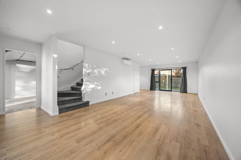 60 Bordeaux Parade, Te Atatu South, Auckland - Carousel 2