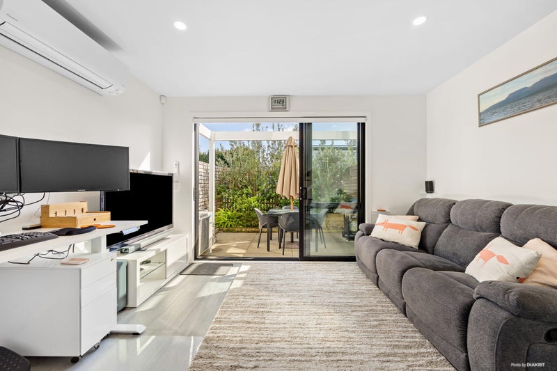 2F Ellen Avenue, Hillcrest, Auckland - Carousel 2
