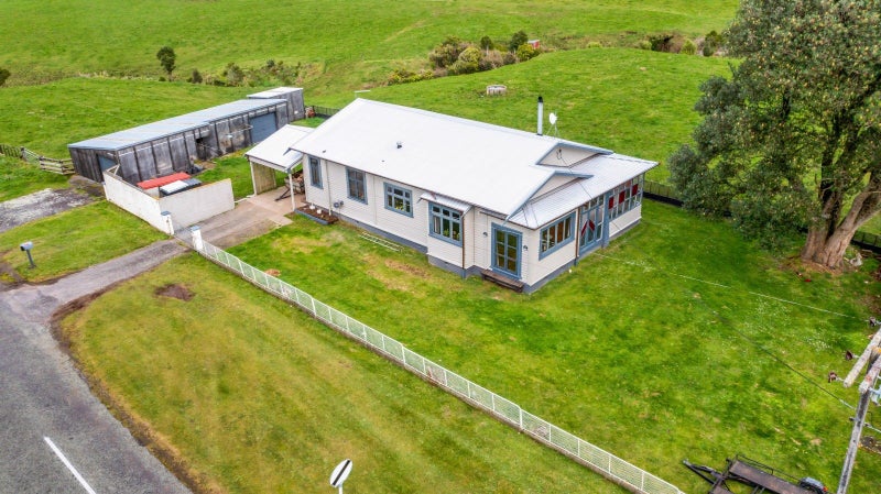 4 Hastie Road, Cardiff, Stratford - Carousel 23