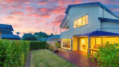 13A Eastern Beach Road, Eastern Beach, Auckland - Carousel 1