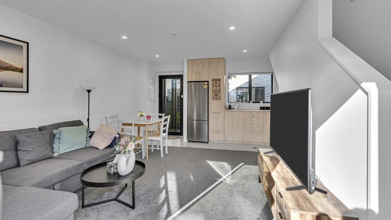 8/3 Shearer Avenue, Papanui, Christchurch - Carousel 2