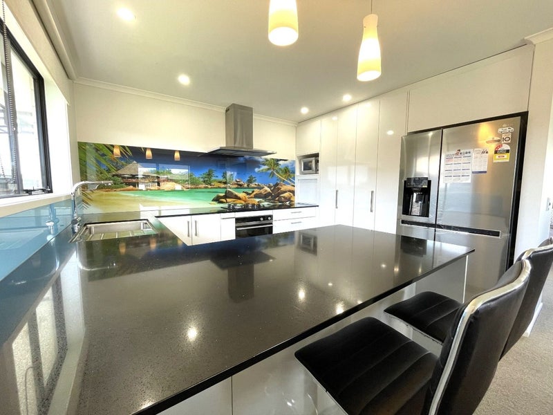 26 Honeyfield Drive, Whalers Gate, New Plymouth - Carousel 2