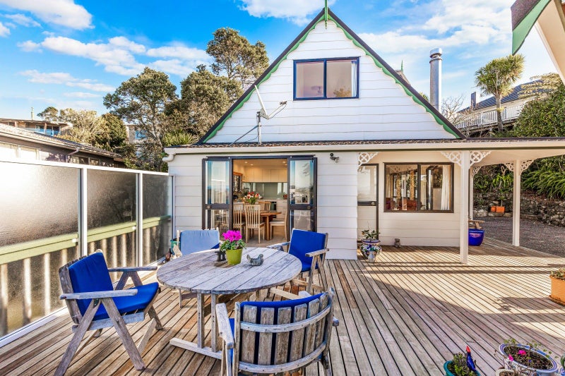 2/2 Elizabeth Place, Mairangi Bay, Auckland - Carousel 2