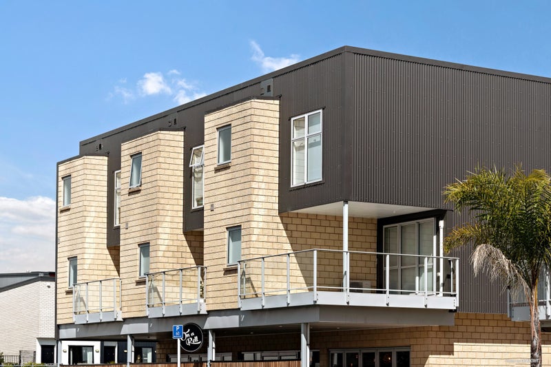 2/7 Vialou Street, Hamilton Central, Hamilton - Carousel 1