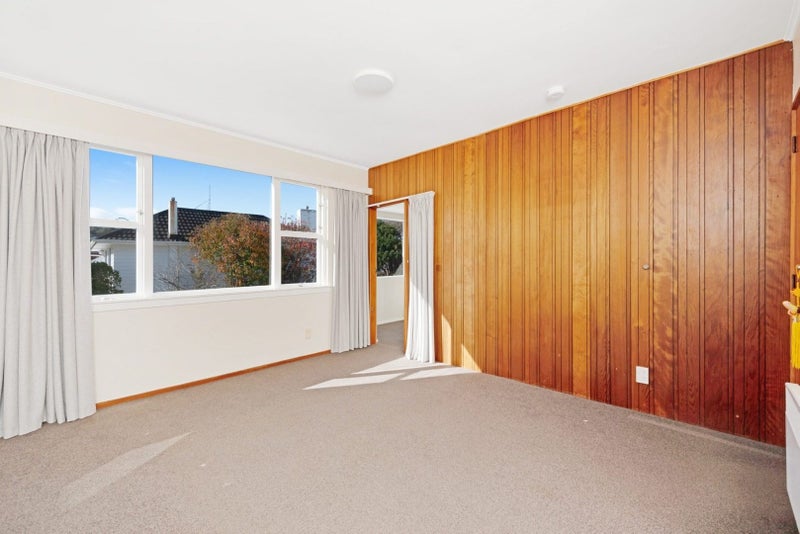 2/18 Agra Crescent, Khandallah, Wellington - Carousel 1