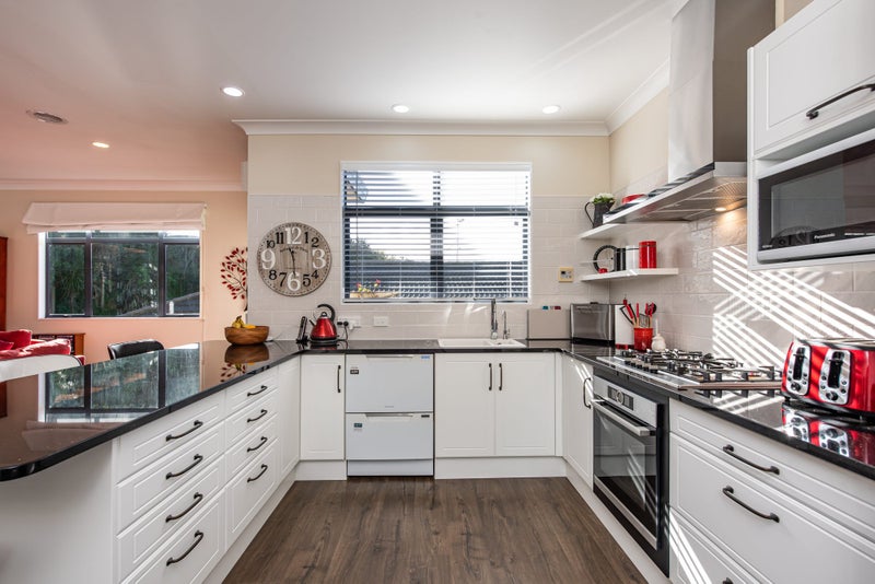 9 Wantwood Grove, Churton Park, Wellington - Carousel 2