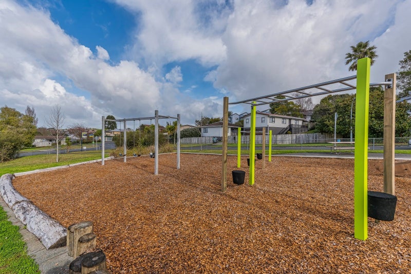 2/26 Midgley Road, West Harbour, Auckland - Carousel 34