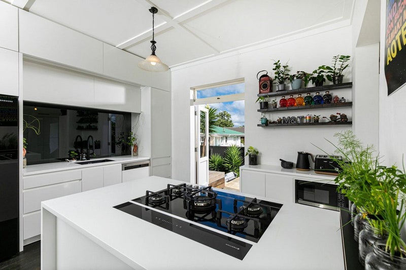 5 Don Buck Road, Henderson, Auckland - Carousel 1