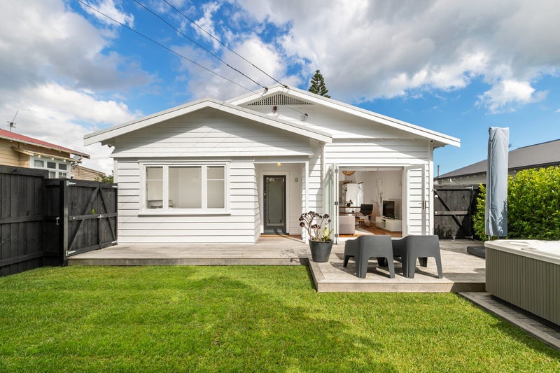 42A Alberta Street, Point Chevalier, Auckland - Carousel 1