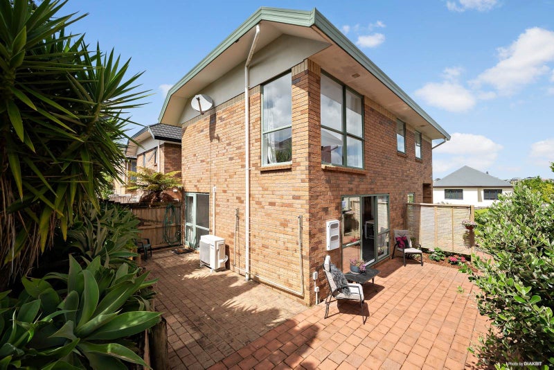 10/12 Northcross Drive, Oteha, Auckland - Carousel 16