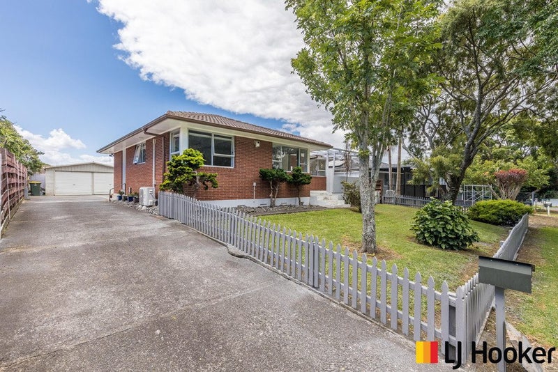 8 Leaver Place, Weymouth, Auckland - Carousel 1