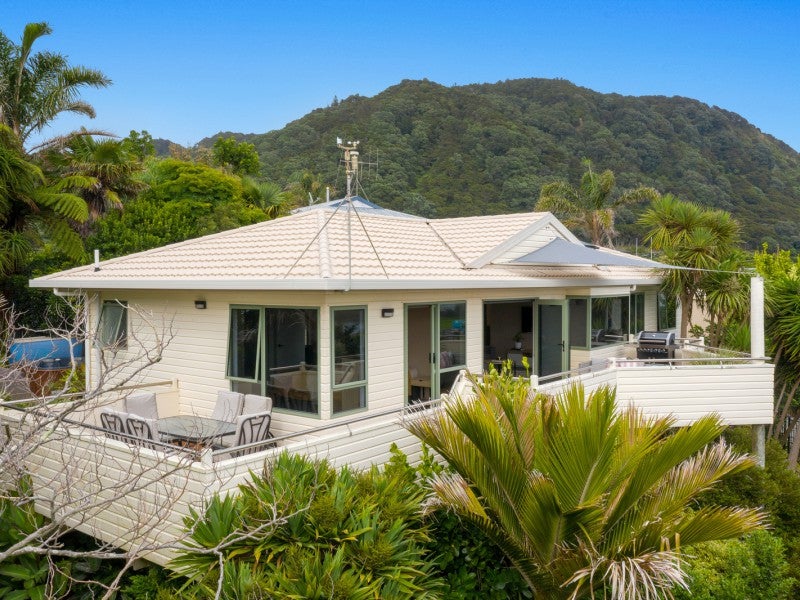 11 Warbrick Terrace, Matata, Whakatane - Carousel 1