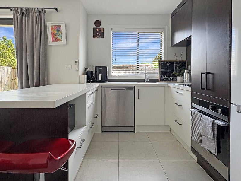 1136 Heaphy Terrace, Fairfield, Hamilton - Carousel 2