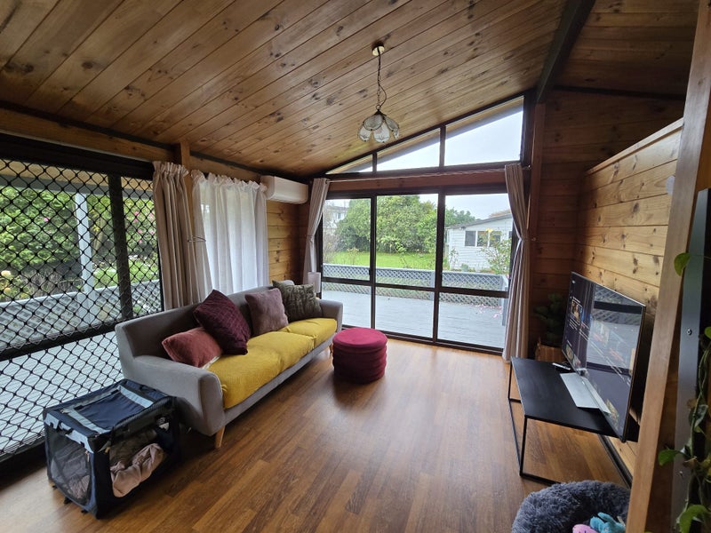 21 Oriwa Street, Waikanae - Carousel 2