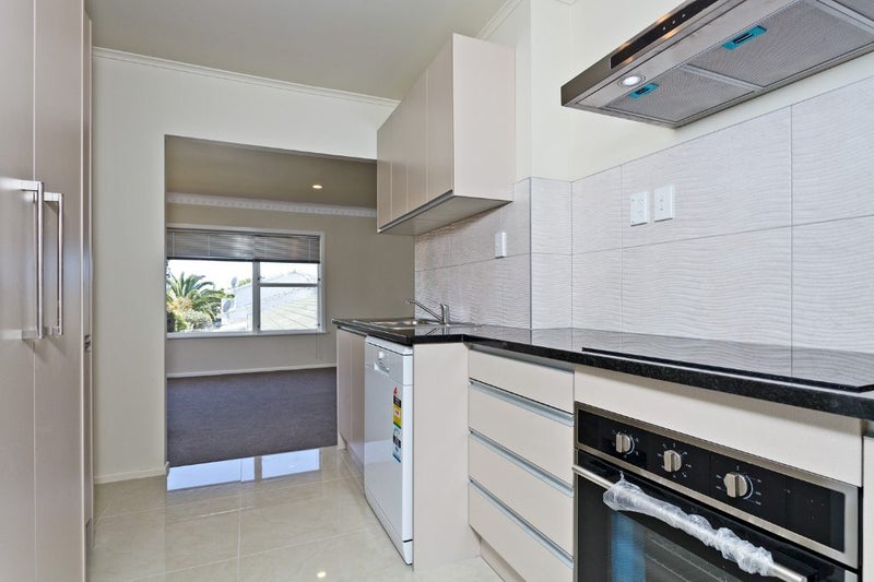 2/64 Rawhiti Road, Onehunga, Auckland - Carousel 1