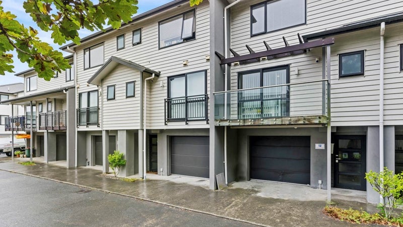 6 Peony Mews, Oteha, Auckland - Carousel 1