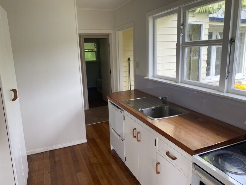 79 Thomas Street, Stokes Valley, Lower Hutt - Carousel 1
