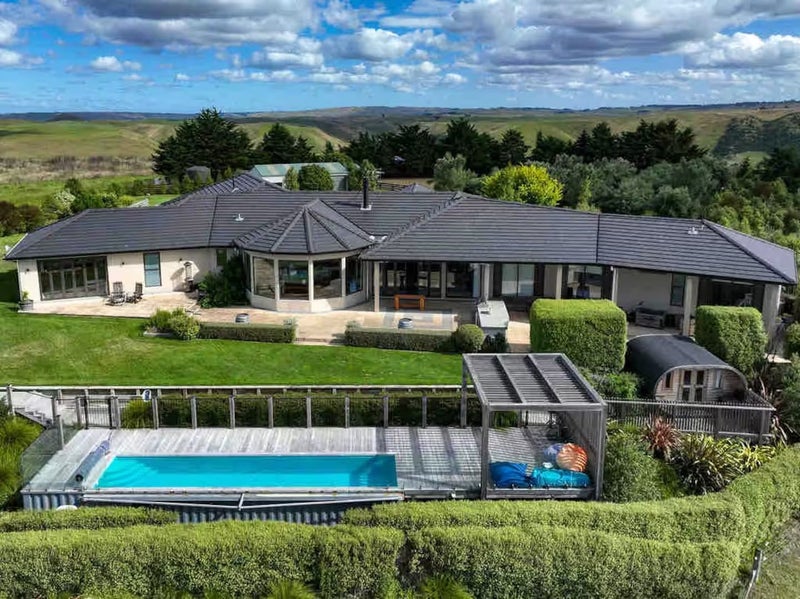 3371 State Highway 50, Hastings - Carousel 1