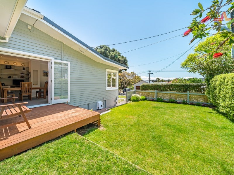 9 Puriri Street, Eastbourne, Lower Hutt - Carousel 26