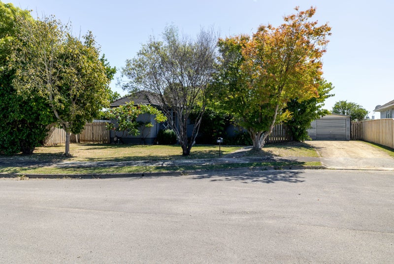 15 Montrose Place, Takaro, Palmerston North - Carousel 22