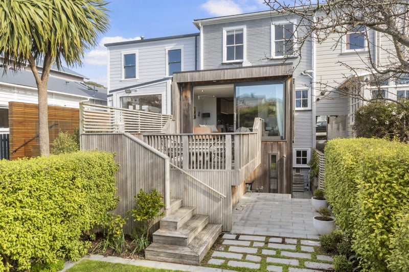 7 Queen Street, Mount Victoria, Wellington - Carousel 1