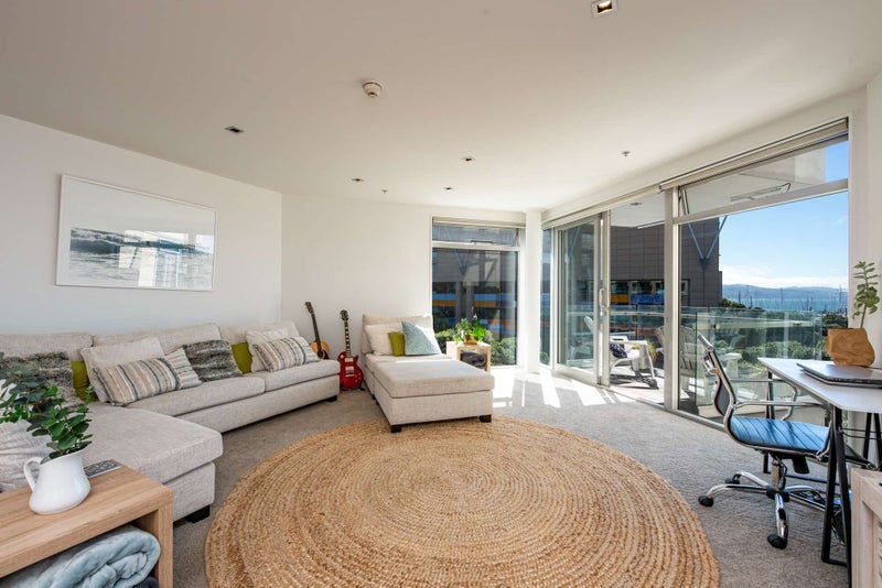 5C/82 Cable Street, Te Aro, Wellington - Carousel 2